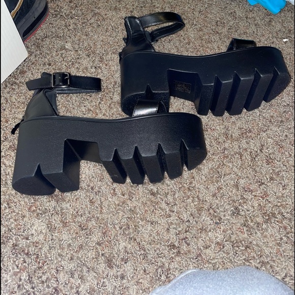 Ankle strap platform sandals - Picture 2 of 4